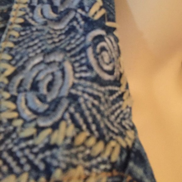 Axcess (Liz Claiborne) Sz 8 Jean Jacket w/embroidery - Picture 3 of 8
